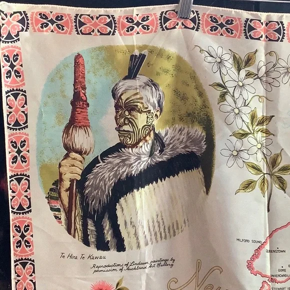 VTG New Zealand Map & Māori Scarf - Picture 2 of 6